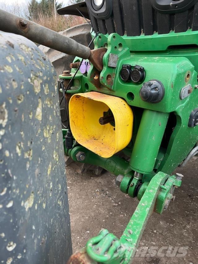 John Deere 6215R Traktoriai