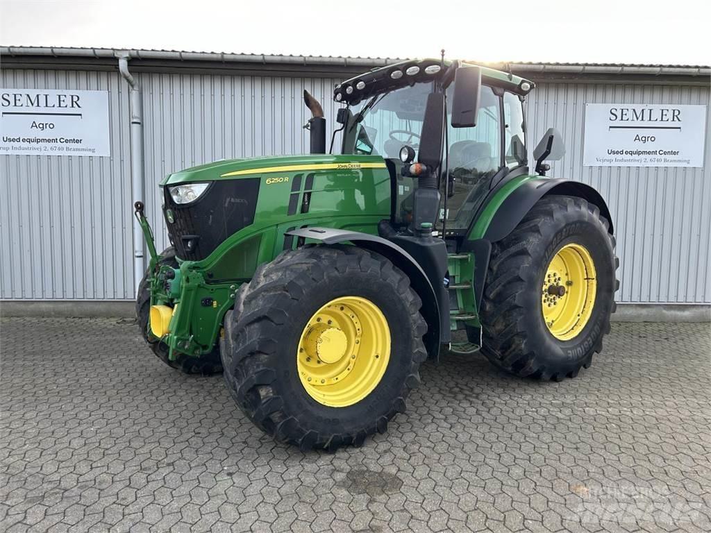 John Deere 6250R Traktoriai