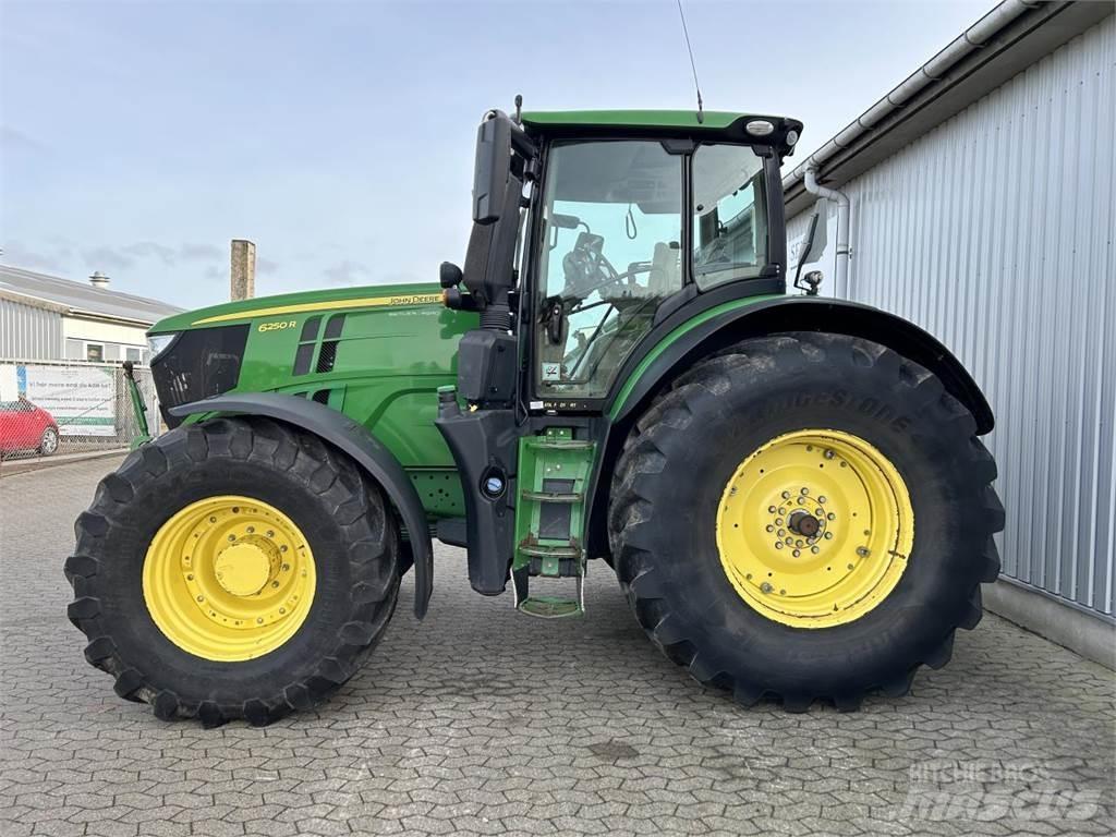 John Deere 6250R Traktoriai