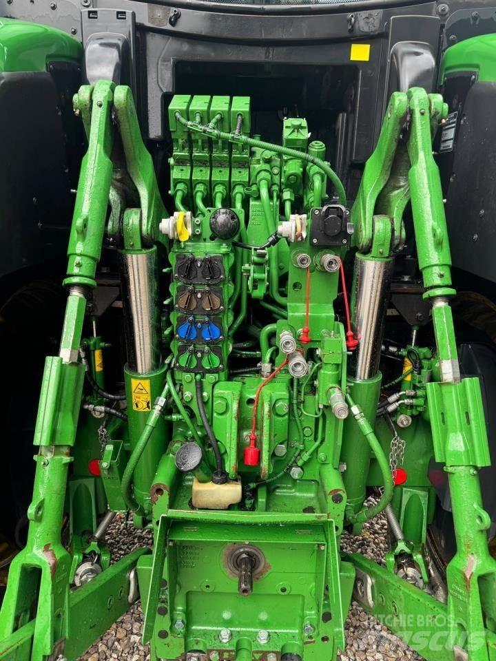 John Deere 6250R Traktoriai