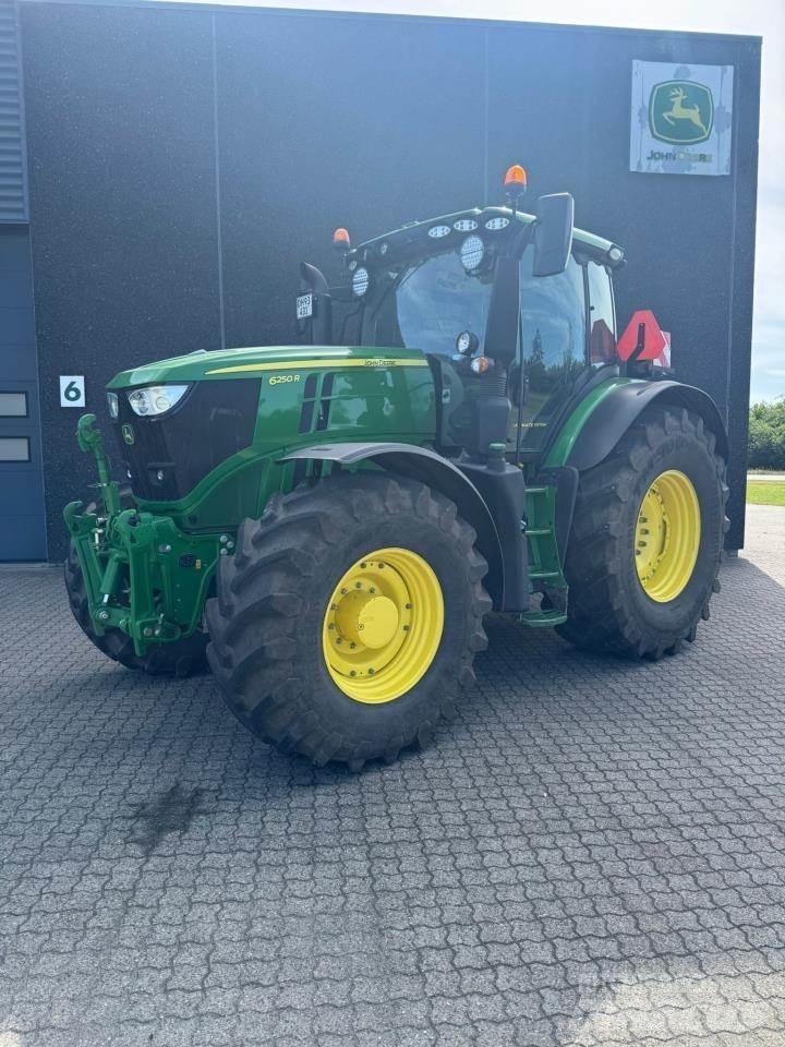 John Deere 6250R Traktoriai