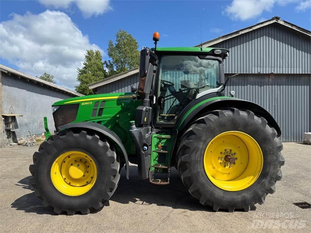 John Deere 6250R Traktoriai