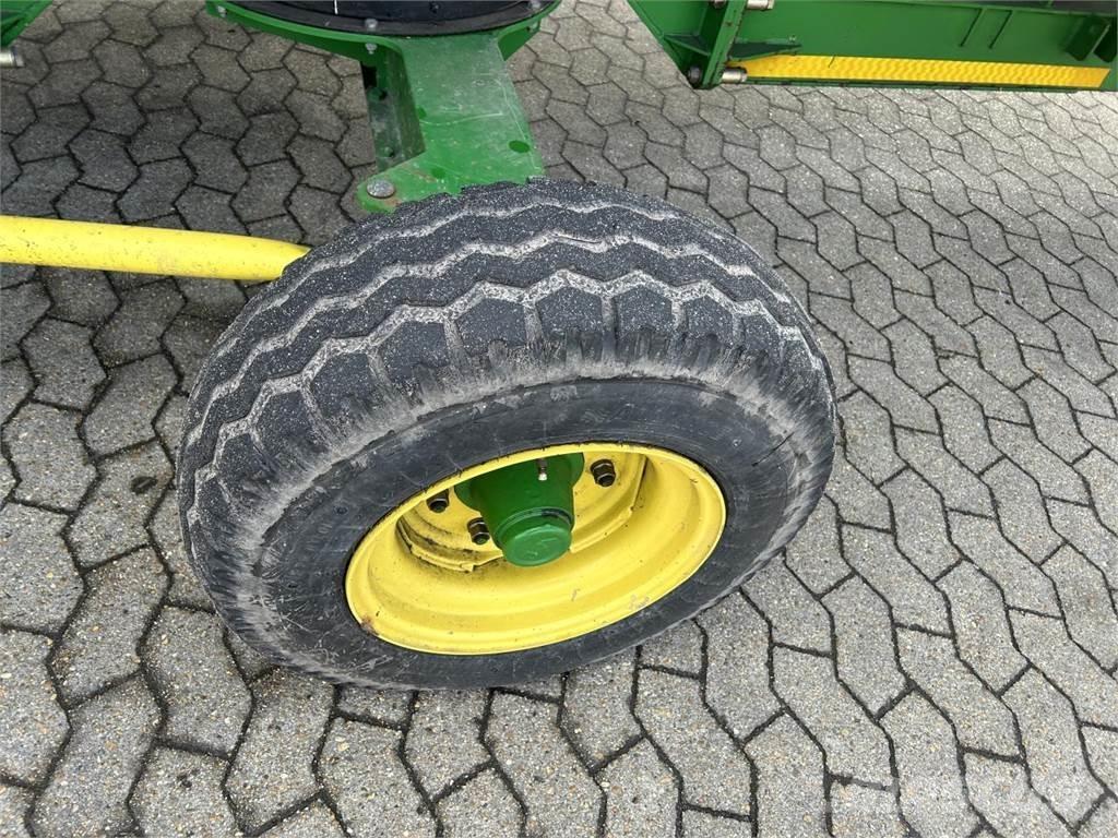 John Deere 640D Derliaus nuėmimo kombainų galvos