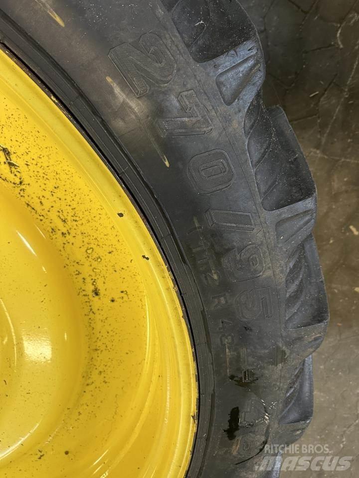 John Deere 740I Prikabinami purkštuvai