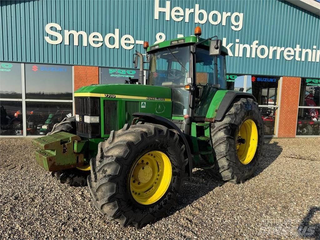 John Deere 7710 Traktoriai