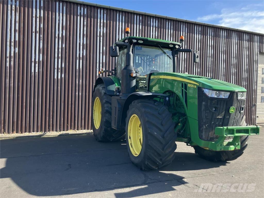John Deere 8320R Traktoriai