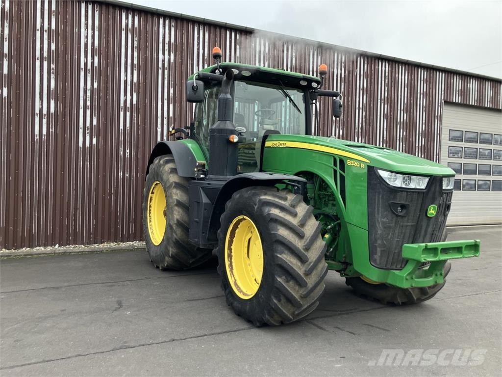 John Deere 8320R Traktoriai