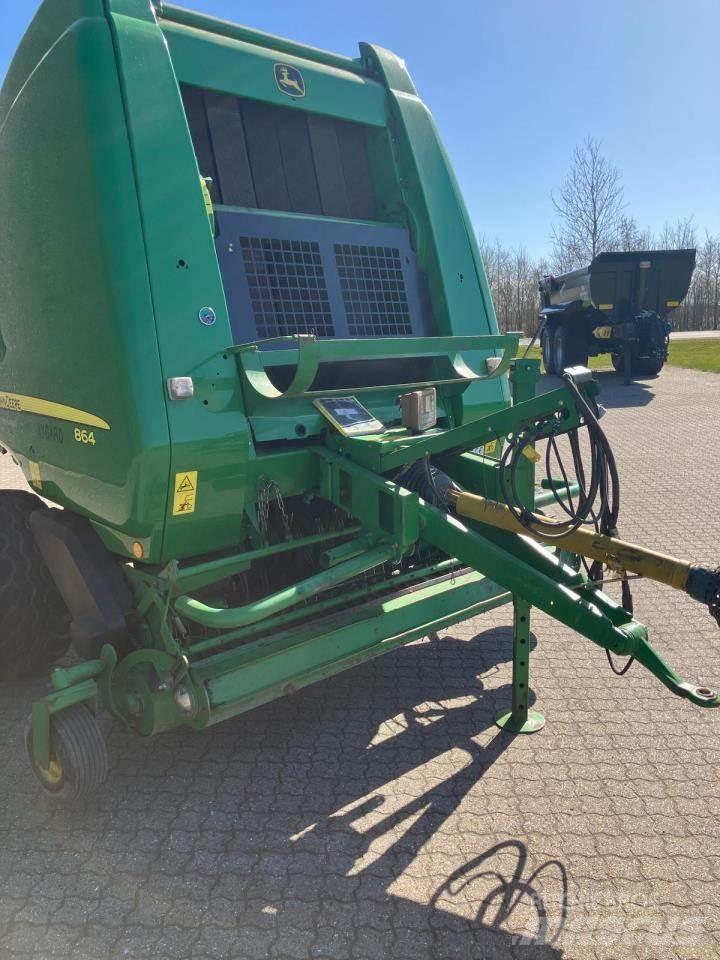 John Deere 864 Ritinių presai