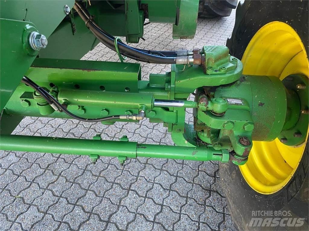 John Deere C670 Derliaus nuėmimo kombainai