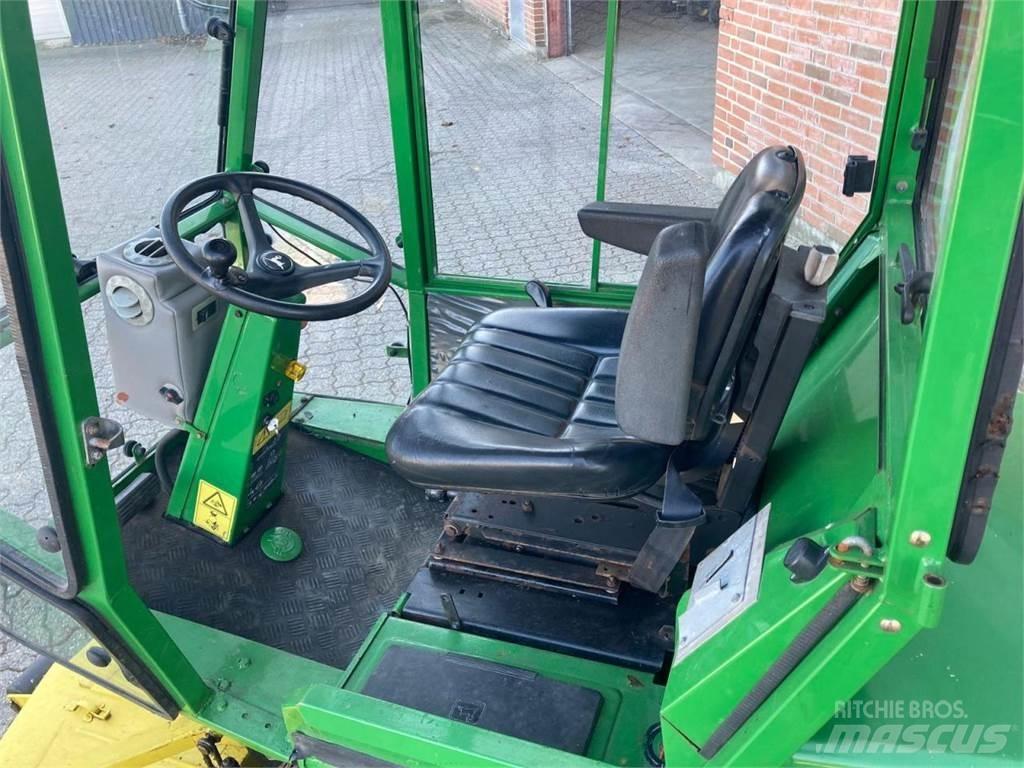 John Deere F935 Naudoti kompaktiški traktoriai