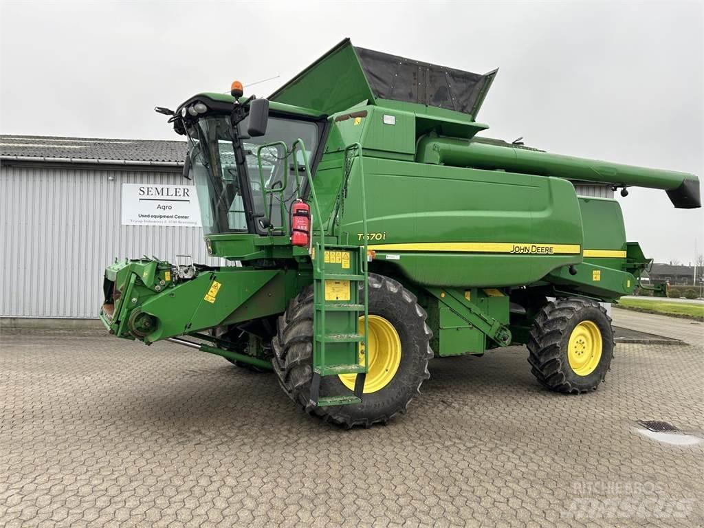 John Deere T670 Derliaus nuėmimo kombainai