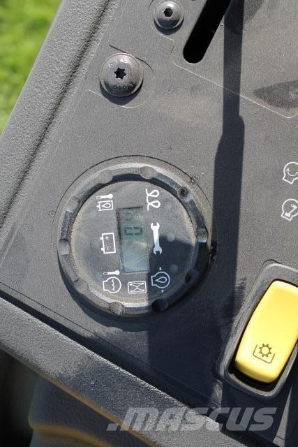 John Deere Z997R Naudoti kompaktiški traktoriai