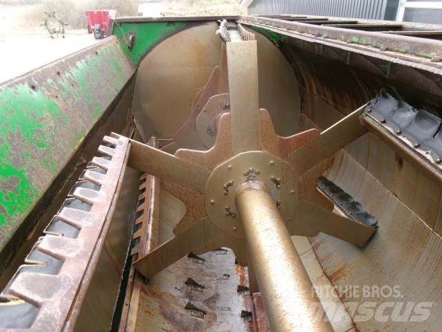 Keenan MF380 Pašarų vežimai