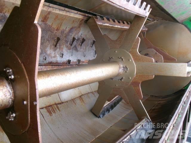 Keenan MF380 Pašarų vežimai