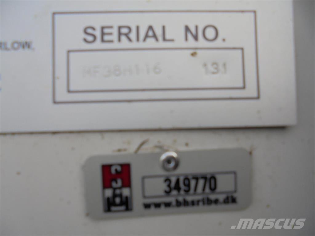 Keenan MF380 Pašarų vežimai