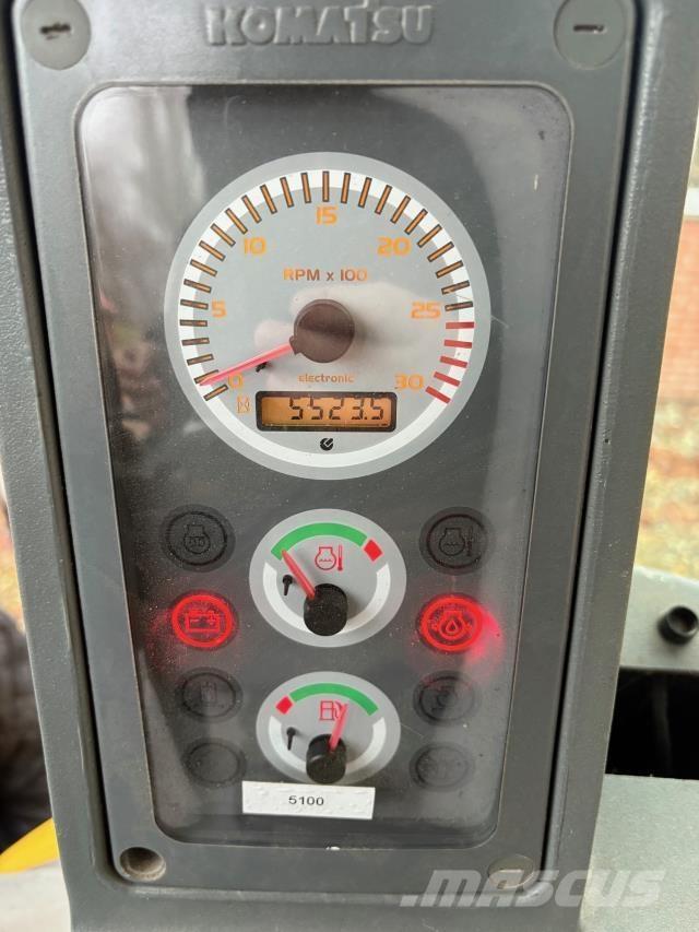 Komatsu WB97 Ekskavatoriniai krautuvai