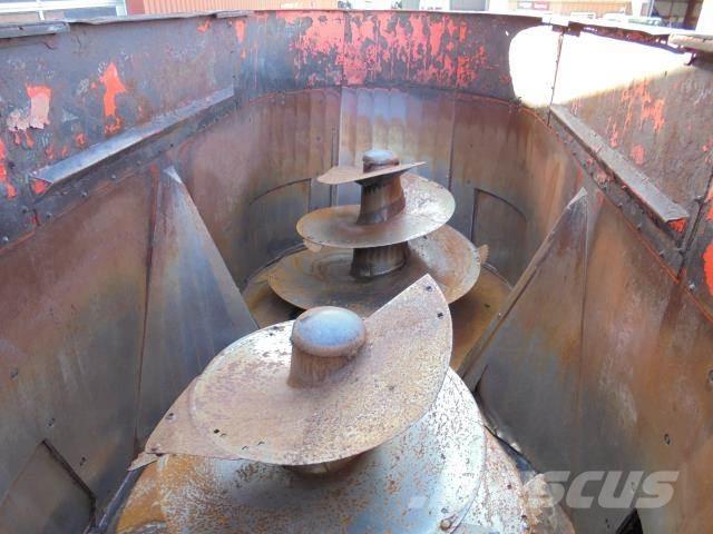 Kuhn 27 M3 Pašarų vežimai