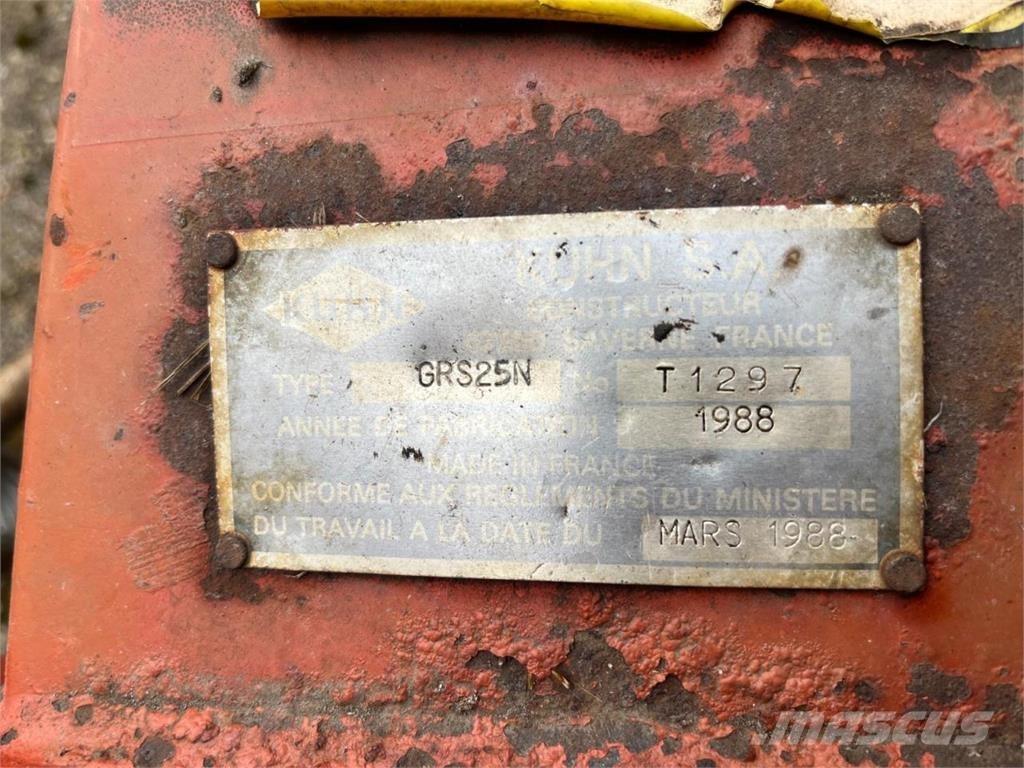 Kuhn GSR 25 N Šieno grėbliai ir vartytuvai