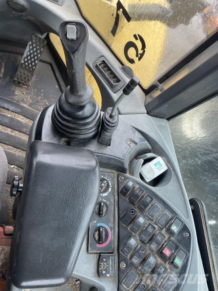 New Holland W190B Naudoti ratiniai krautuvai