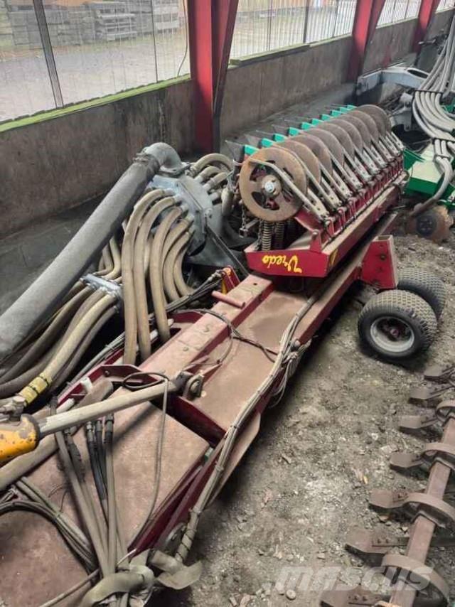 Vredo 12 Skystų trąšų purkštuvai