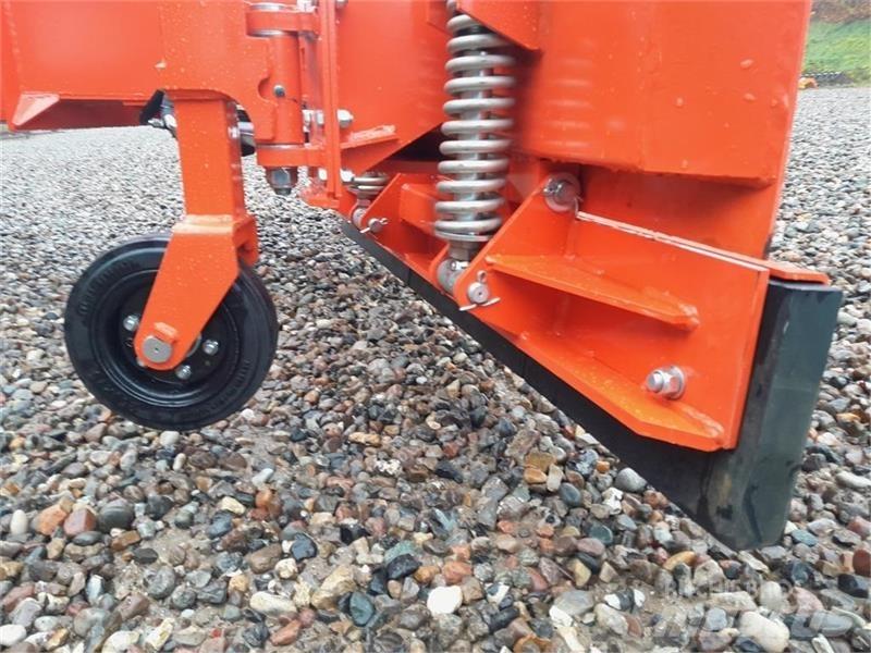  - - -  BOXER AGRI Sniego peiliai ir valytuvai