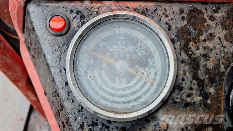 Case IH 824 Traktoriai