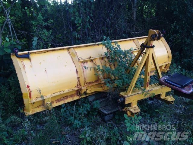  - - - 2.5 MTR Sniego peiliai ir valytuvai