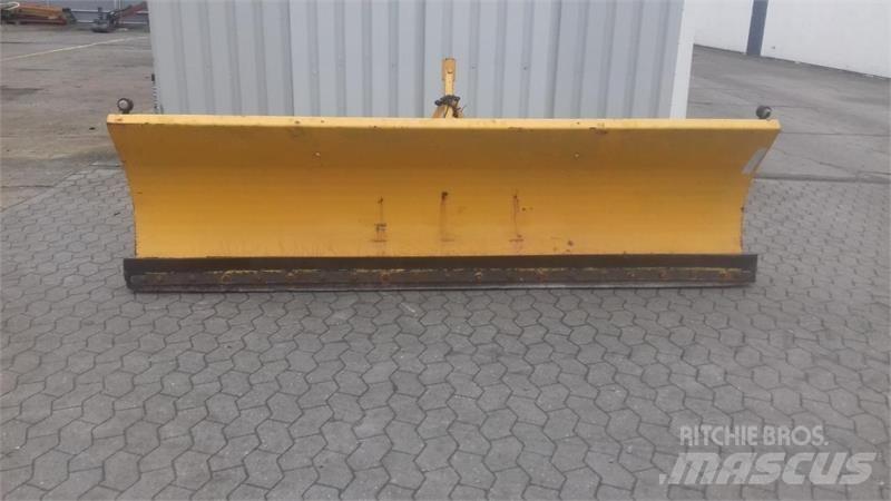  - - - 2.5 MTR Sniego peiliai ir valytuvai
