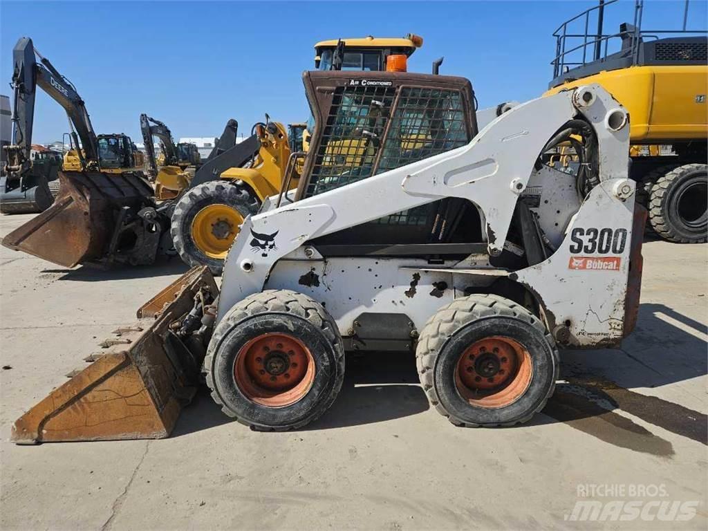 Bobcat S300 Krautuvai su šoniniu pasukimu
