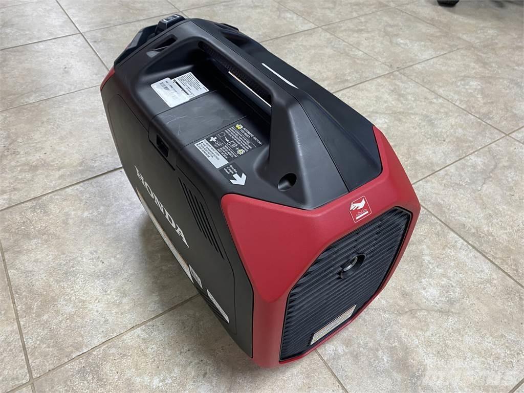 Honda EU3200I Apšvietimo bokšteliai