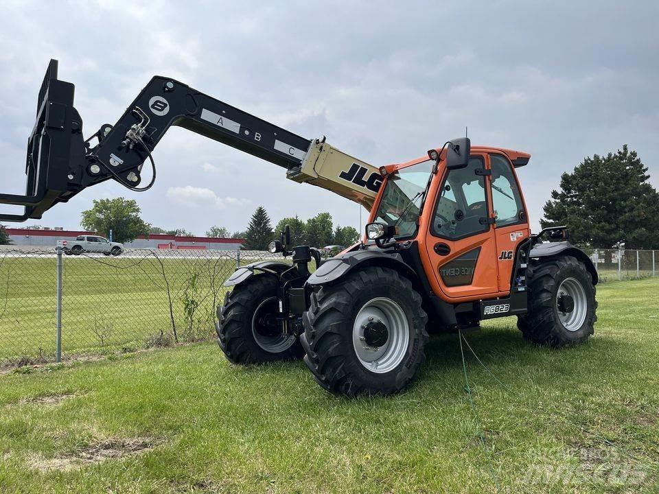 JLG 823 Teleskopiniai krautuvai