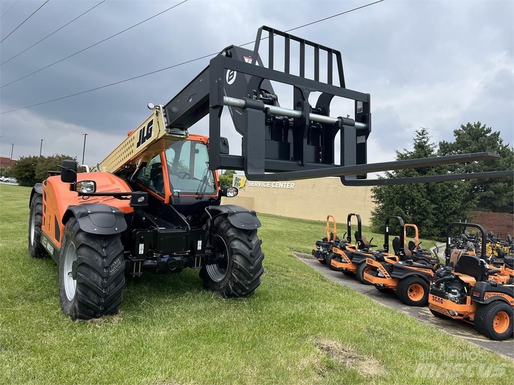JLG 823 Teleskopiniai krautuvai