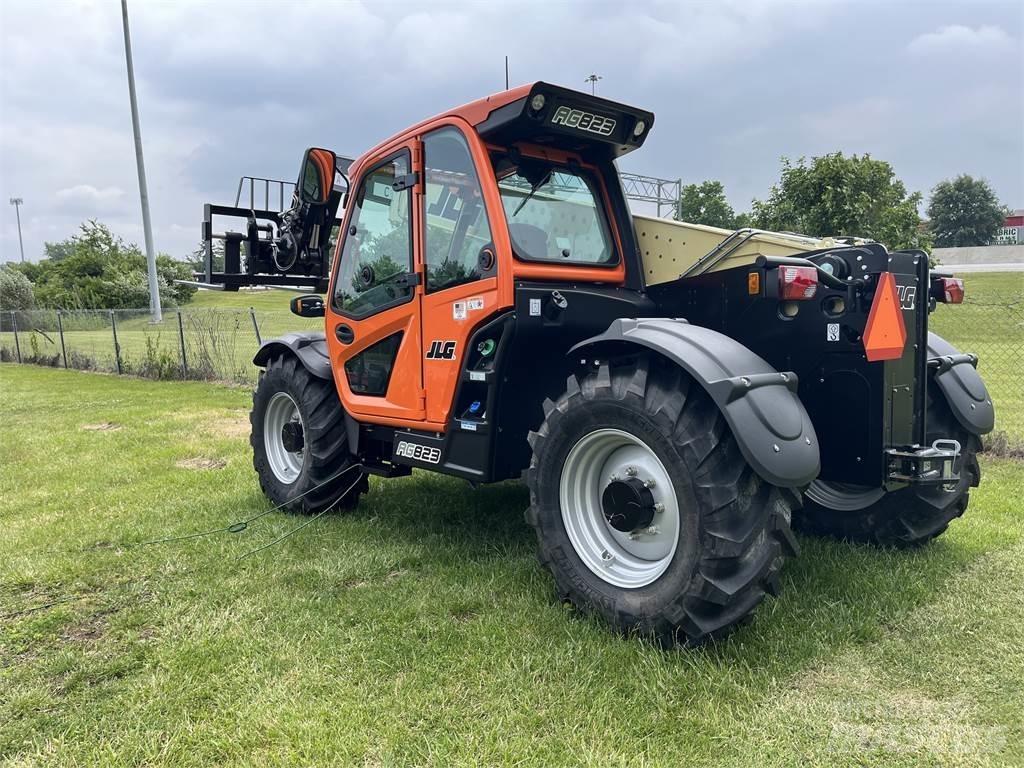 JLG 823 Teleskopiniai krautuvai