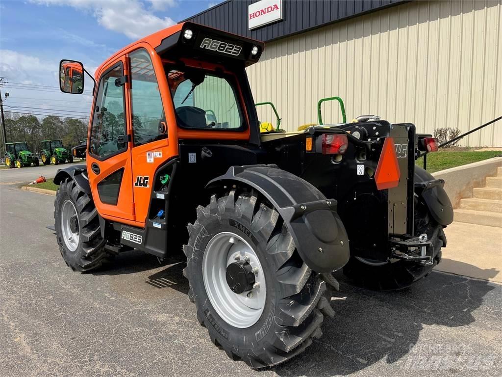 JLG 823 Teleskopiniai krautuvai