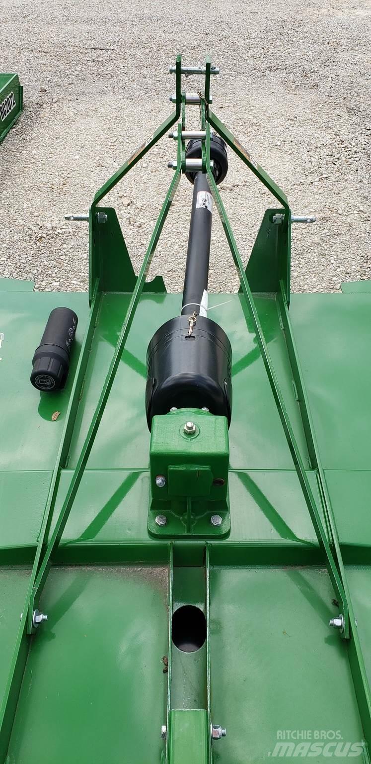 John Deere 1025R Naudoti kompaktiški traktoriai