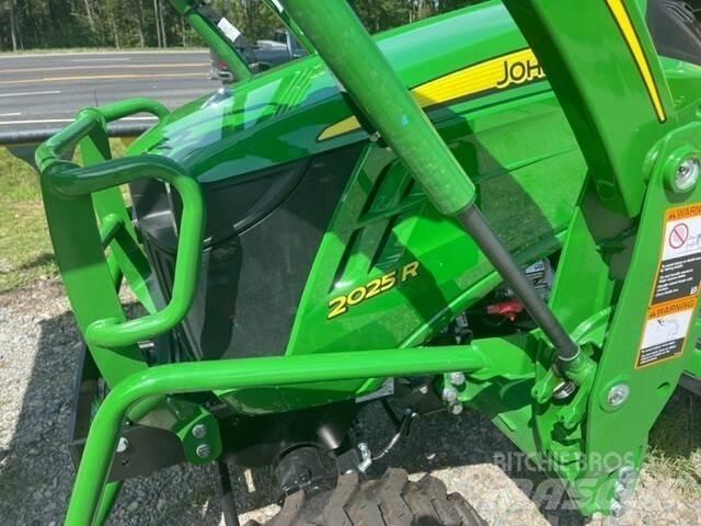 John Deere 2025R Naudoti kompaktiški traktoriai