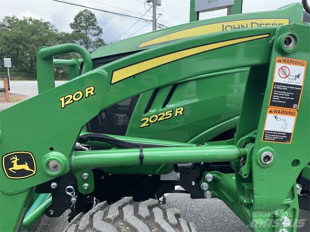 John Deere 2025R Naudoti kompaktiški traktoriai