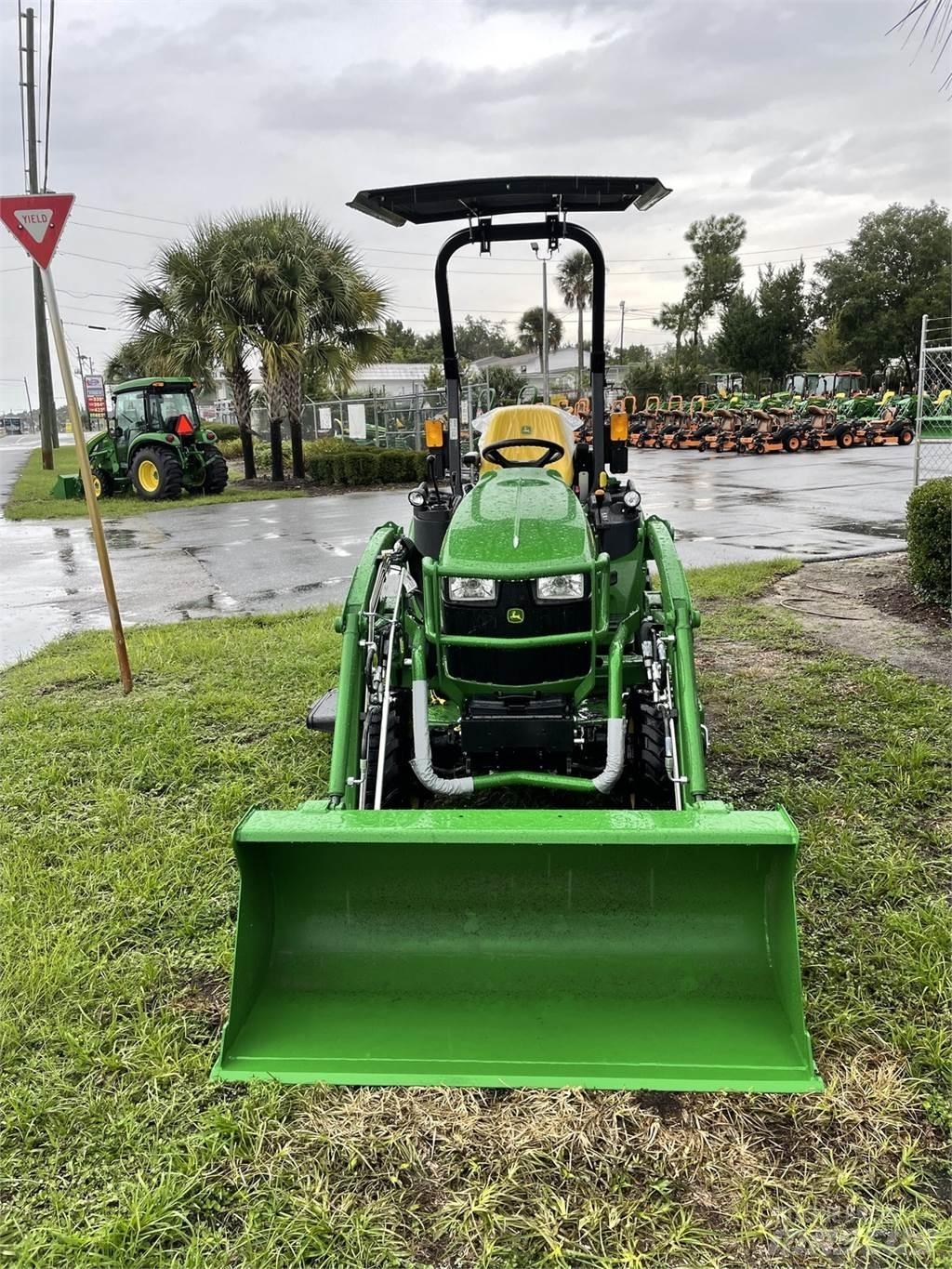 John Deere 2025R Naudoti kompaktiški traktoriai