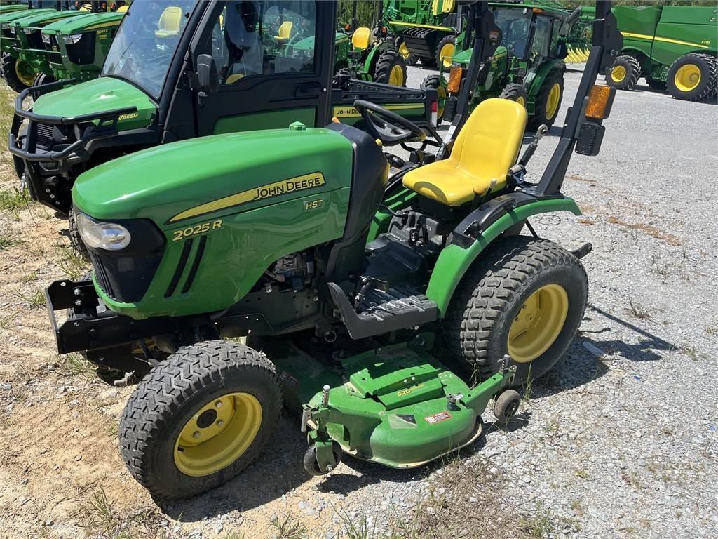 John Deere 2025R Naudoti kompaktiški traktoriai