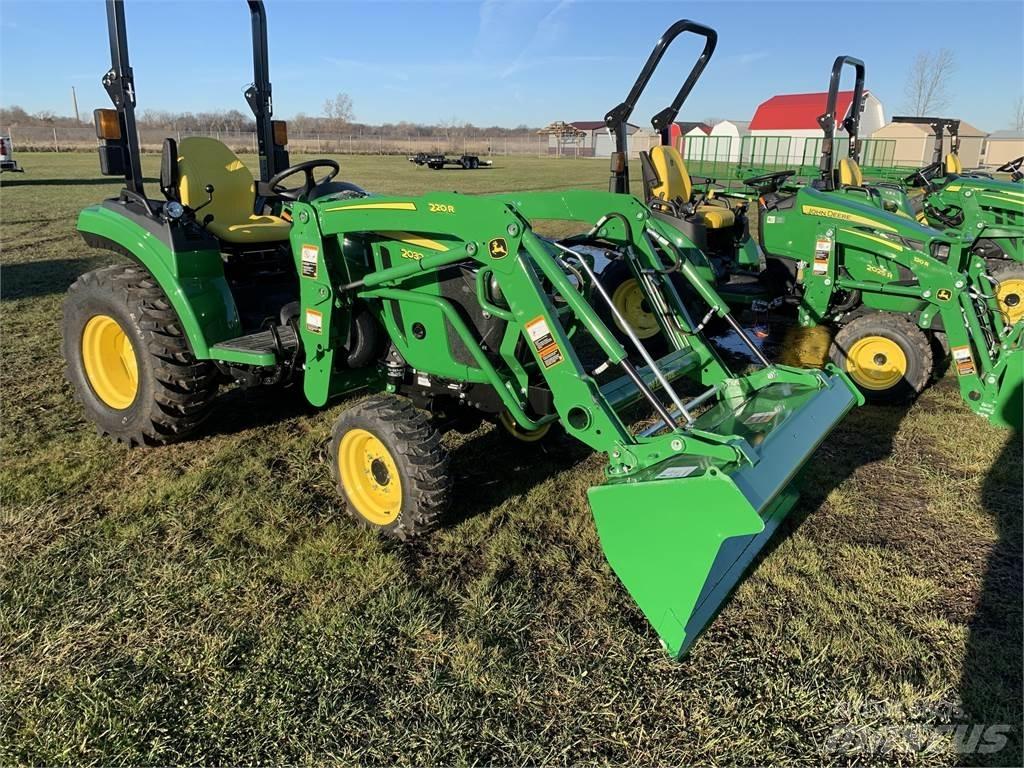 John Deere 2032R Naudoti kompaktiški traktoriai