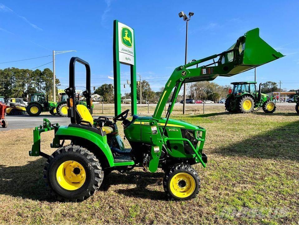John Deere 2032R Naudoti kompaktiški traktoriai