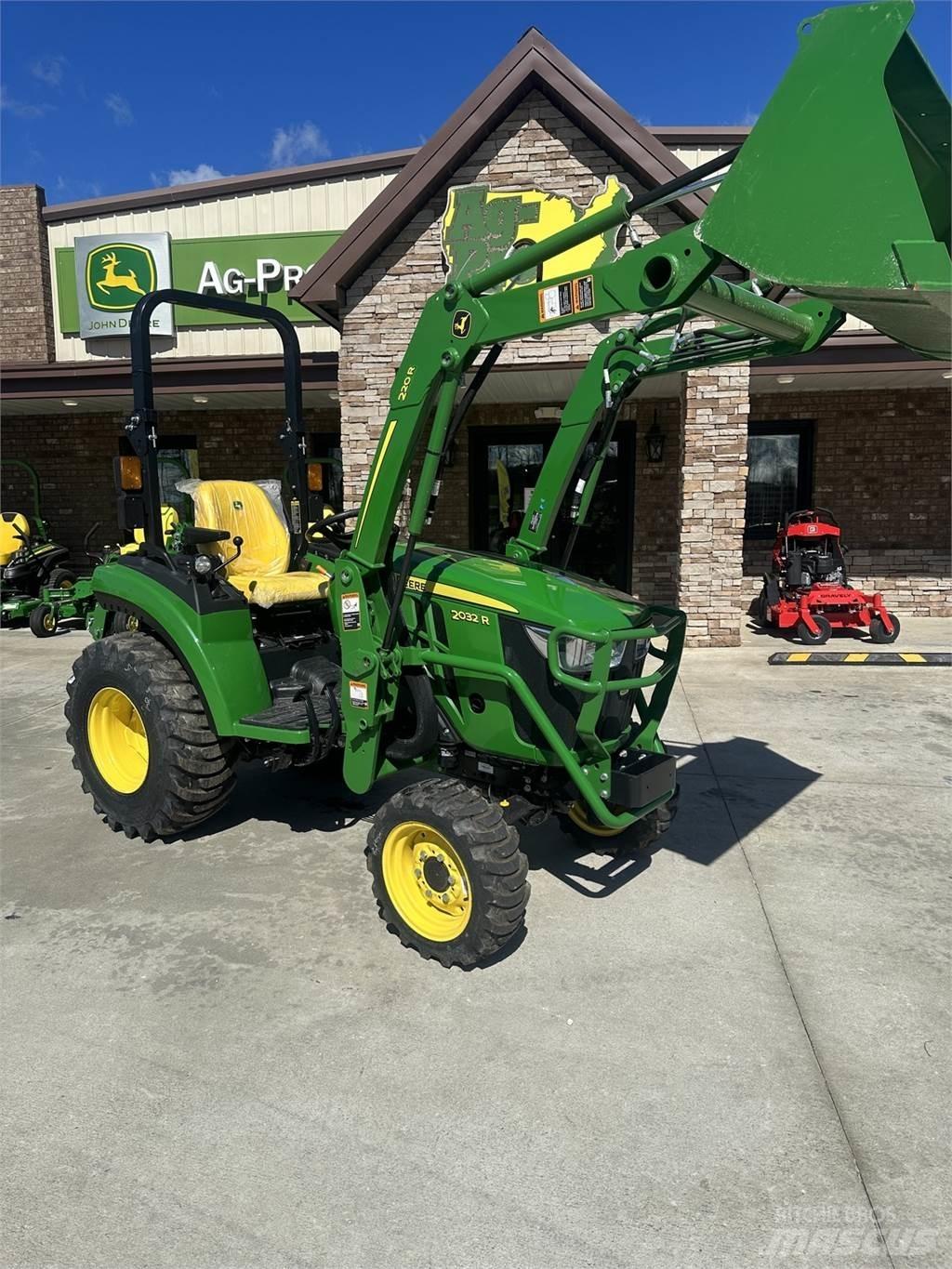 John Deere 2032R Naudoti kompaktiški traktoriai