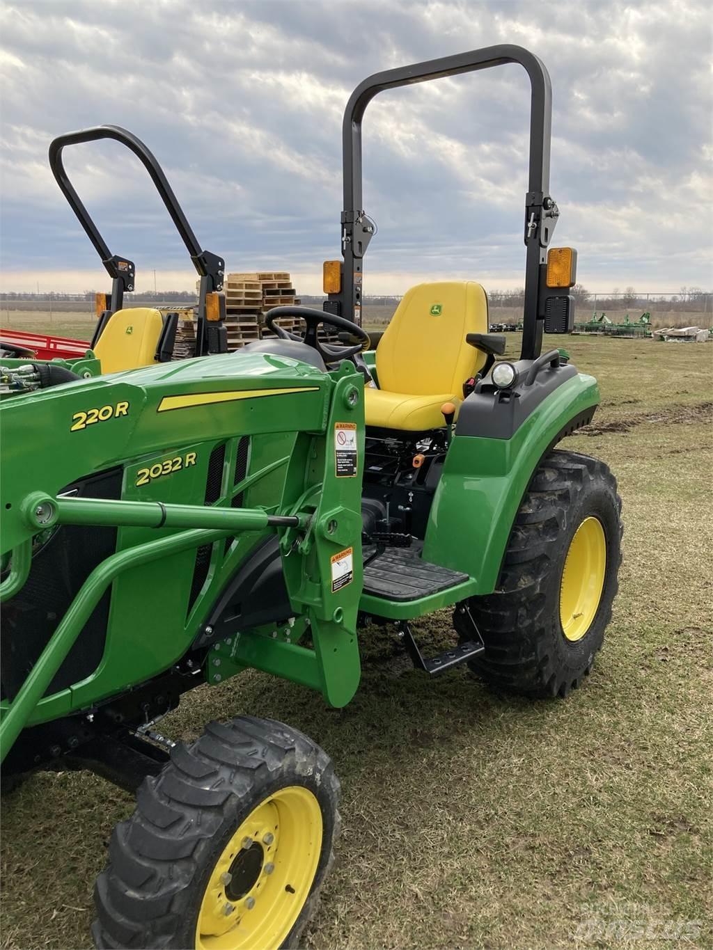 John Deere 2032R Naudoti kompaktiški traktoriai