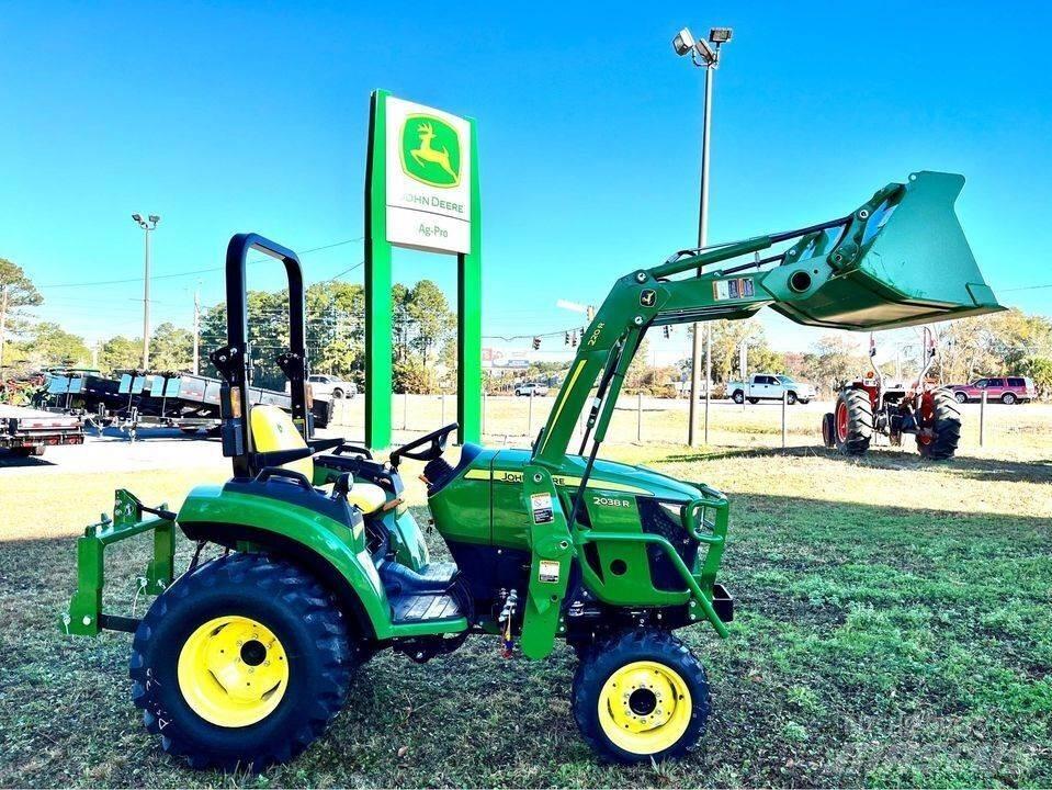 John Deere 2038R Naudoti kompaktiški traktoriai