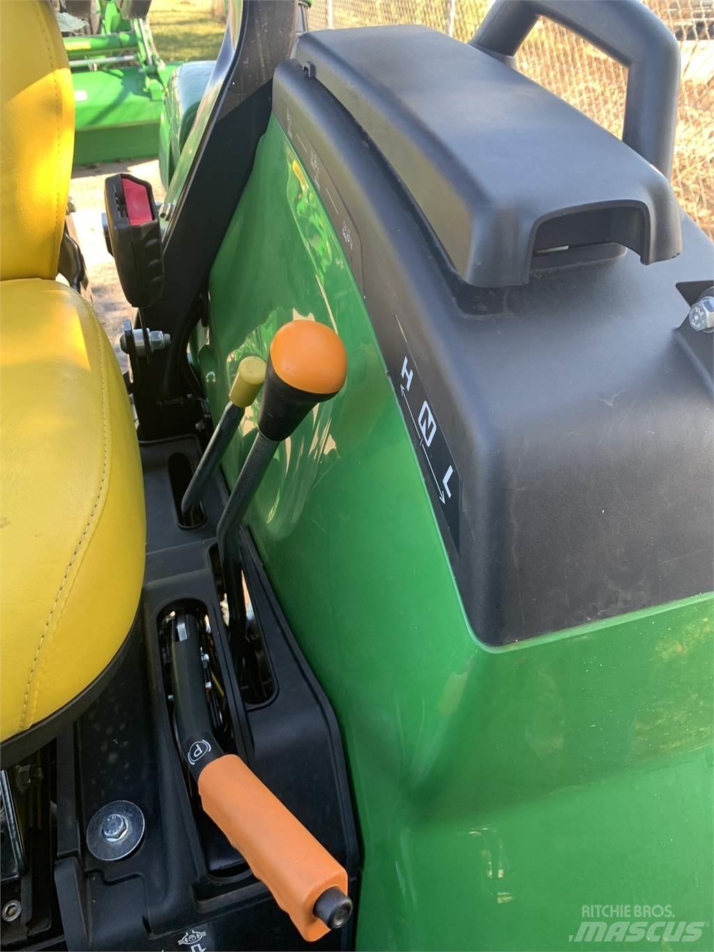 John Deere 2038R Naudoti kompaktiški traktoriai