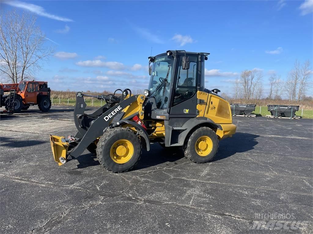John Deere 244L Mini krautuvai