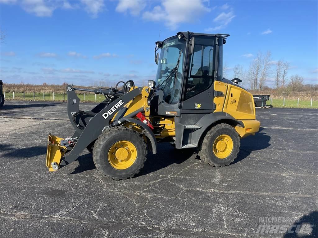 John Deere 244L Mini krautuvai