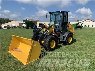 John Deere 244L Naudoti ratiniai krautuvai
