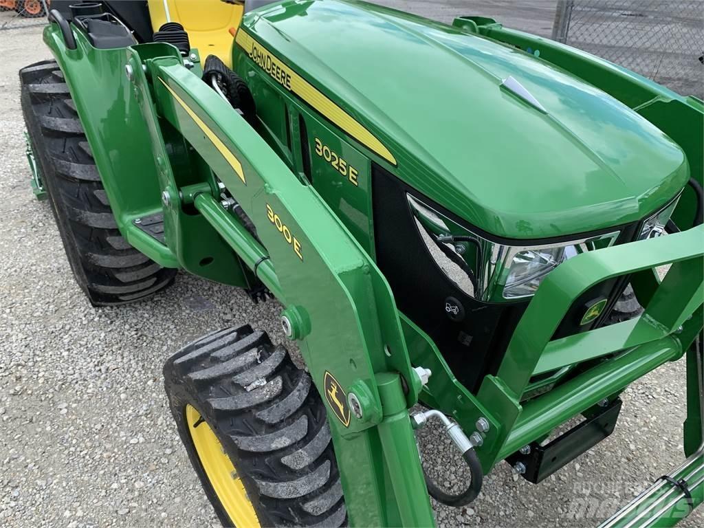 John Deere 3025E Naudoti kompaktiški traktoriai