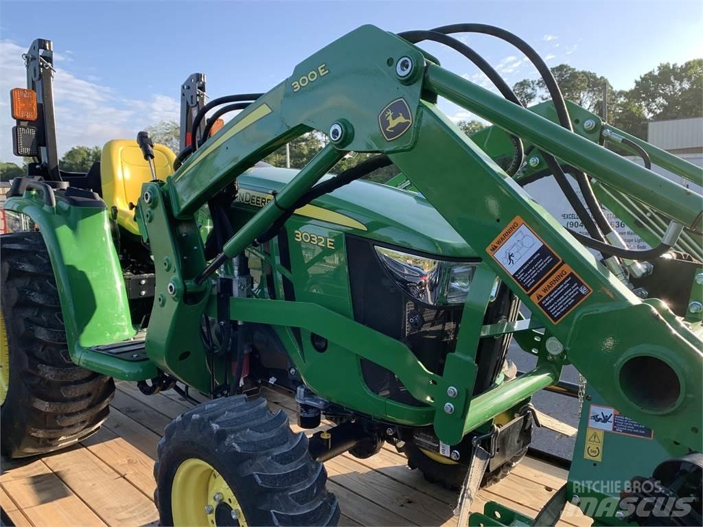 John Deere 3032E Naudoti kompaktiški traktoriai